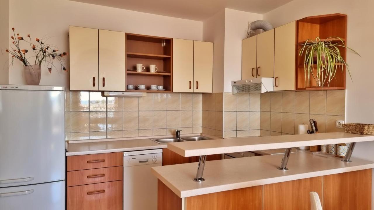 Apartment Cesarica Omiš Exterior foto