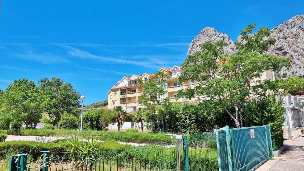 Apartment Cesarica Omiš Exterior foto