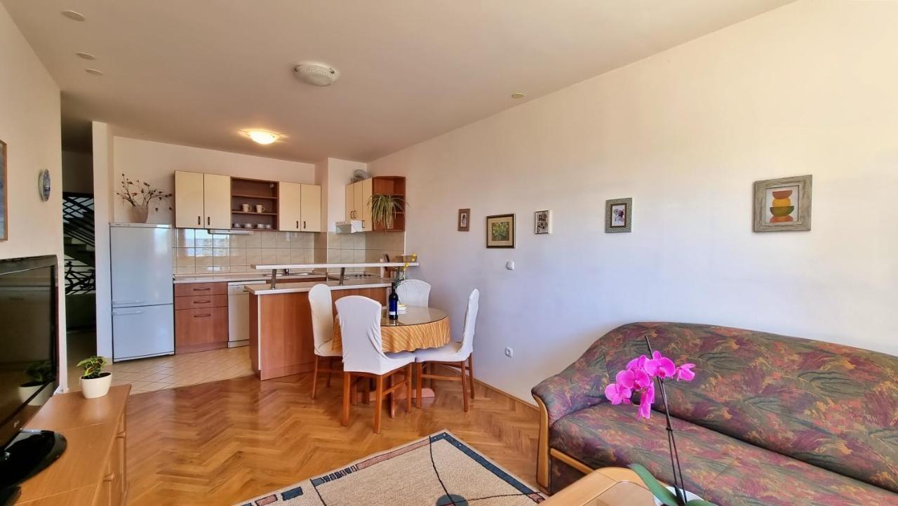 Apartment Cesarica Omiš Exterior foto