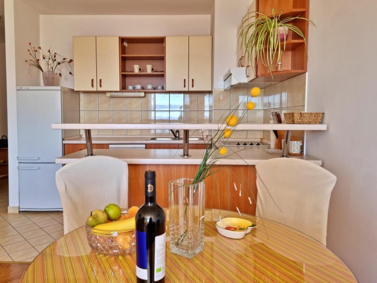Apartment Cesarica Omiš Exterior foto